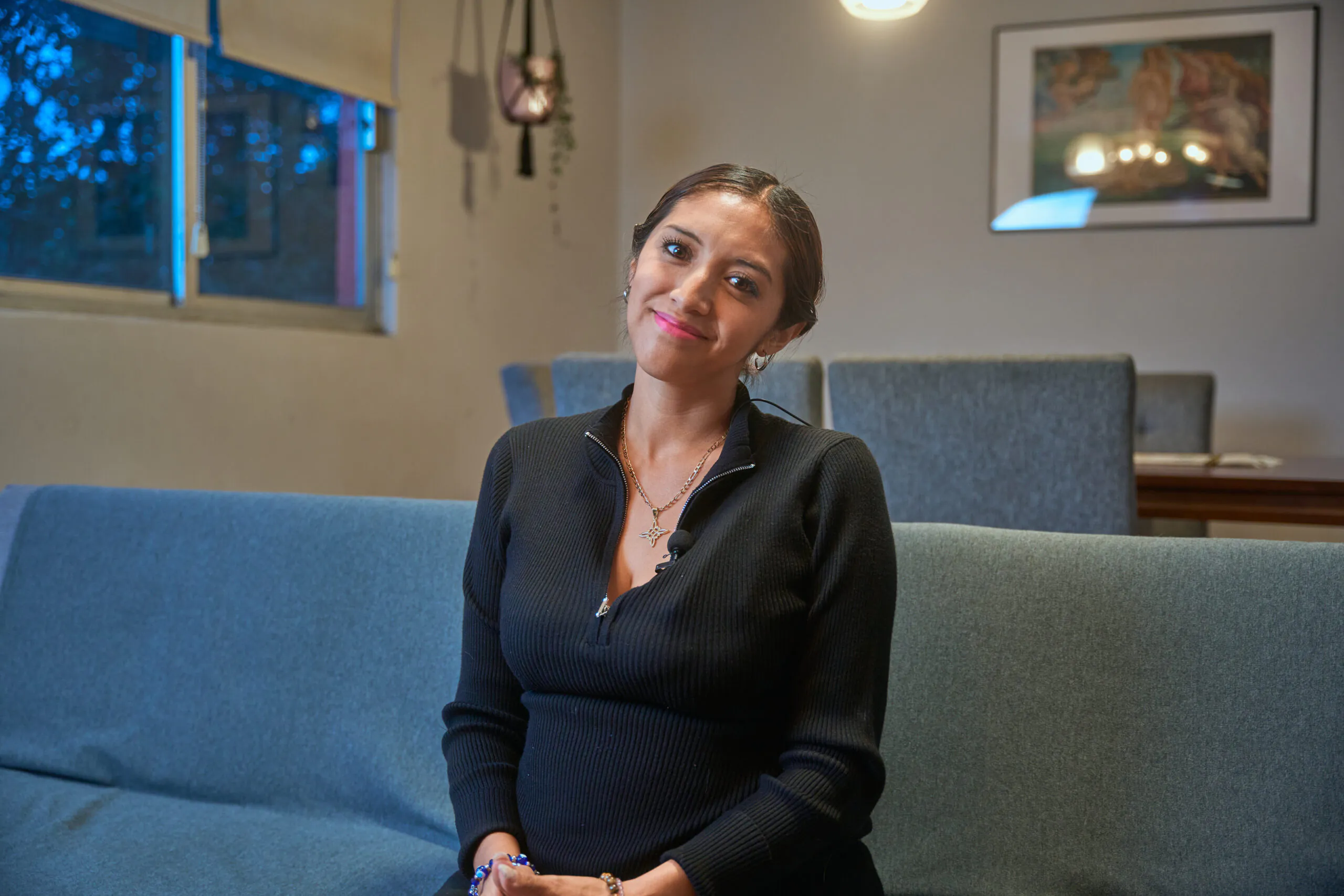 Karen, embarazada y llena de amor